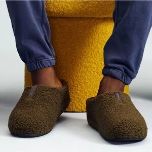 Bombas Men’s Sunday Slipper - deep olive. Sold out online!